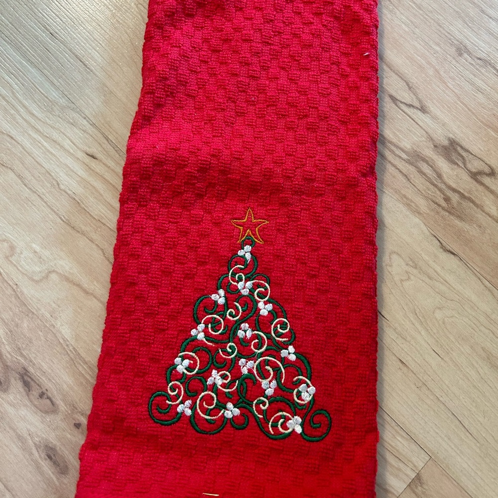 Gorgeous swirl Christmas tree embroidered hand towel brand new